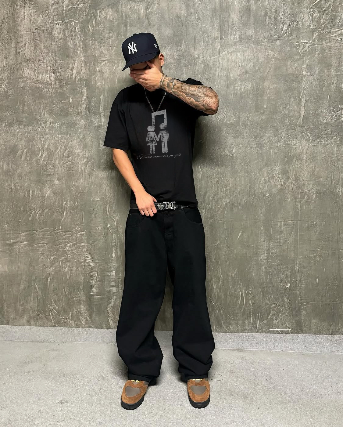 MUSIC CONNECTS TEE