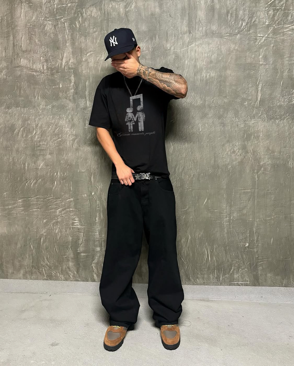 MUSIC CONNECTS TEE